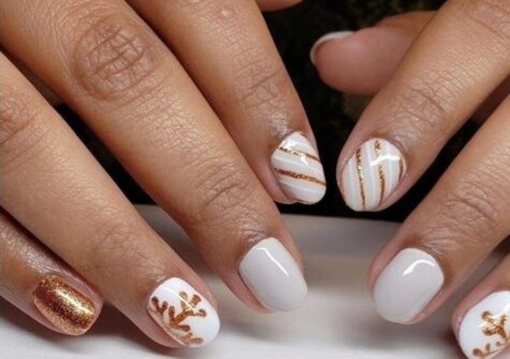 white n gold christmas nails 1s